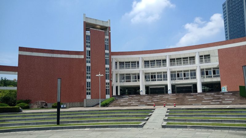 揭秘深圳电容批发市场：电话背后的供应链奥秘